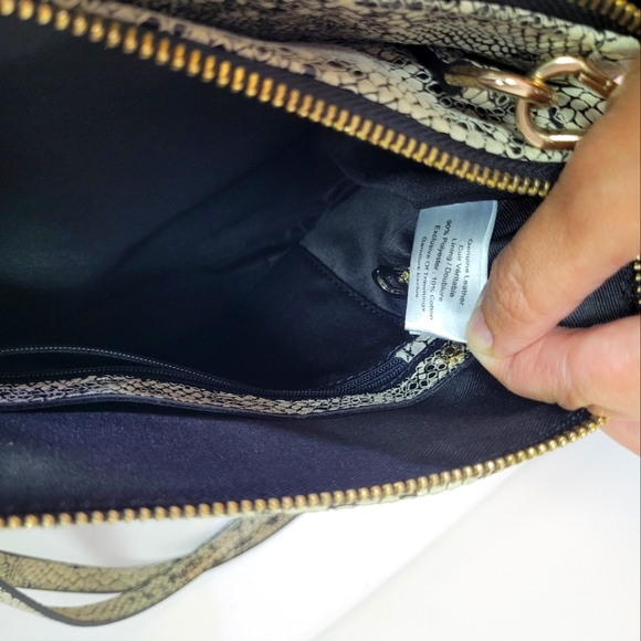 Danier Leather snake print multi compartment shoulder bag - Picture 8 of 10